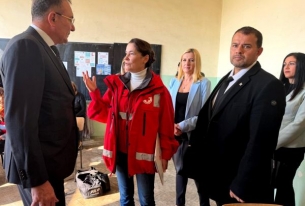 БЧК - БЛАГОЕВГРАД ЗАПОЧНА РАЗДАВАНЕТО НА ХРАНИТЕЛНИ И ХИГИЕННИ ПРОДУКТИ В ОБЛАСТНИЯ ГРАД. МИНИСТЪР ГУЦАНОВ ПОСЕТИ ПУНКТА НА БЧК